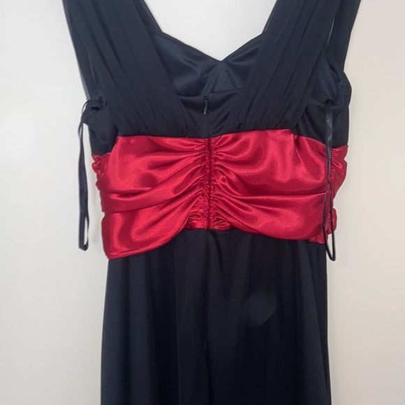 Red & Black Midi Dress Size: 8 - Picture 6 of 8